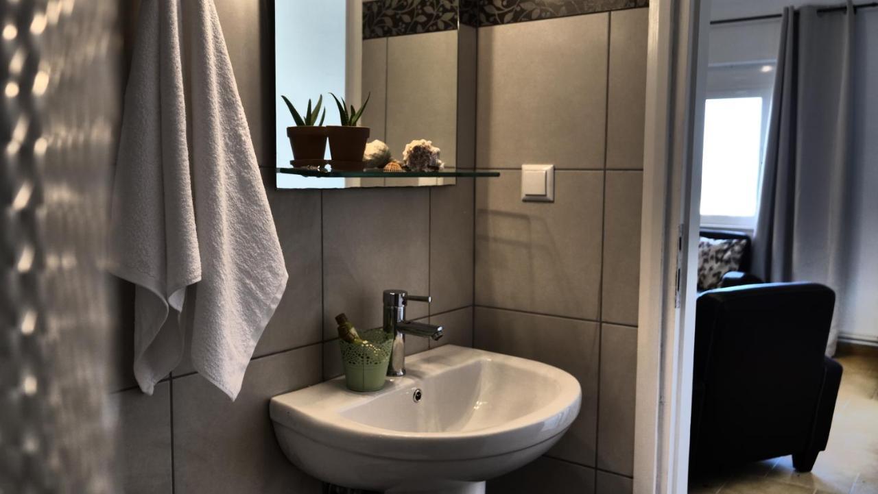 Thea Apartment Agia Marina 외부 사진